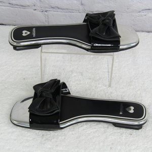 Molekinha Metallic Silver Black Slip On Flats Open